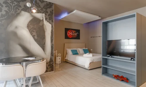 spacious-suite-artistic-flair-secret-suite-torino-loft